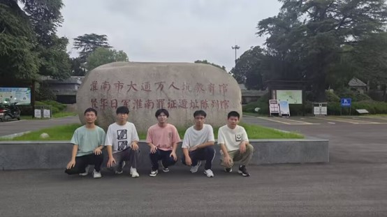 安工大学子进教育馆实践组图稿