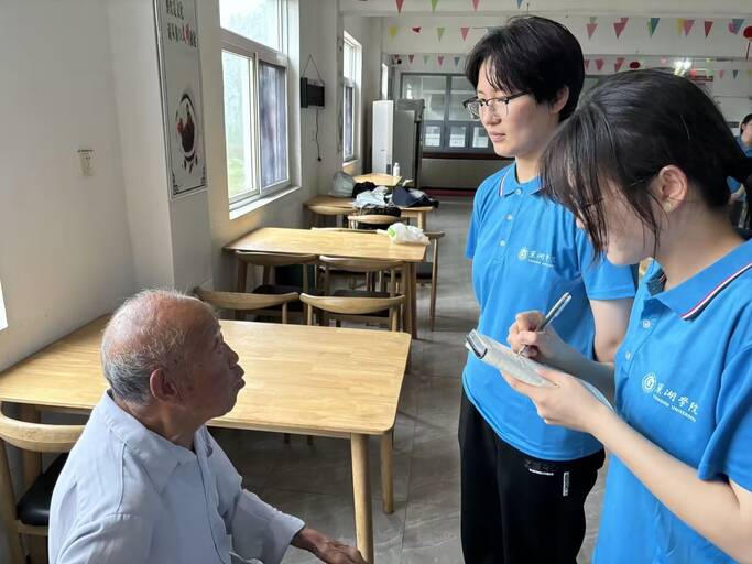 童心相伴，夕阳同辉--巢湖学院数学与大数据学院赴同大镇“一老一小“教育关爱服务团走进烔炀镇中心敬老院开展助老慰老调研及系列活动