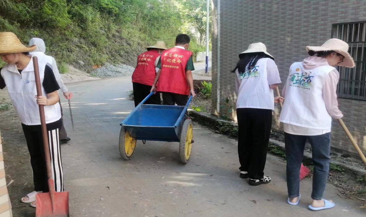 佛山大学红风古鸢实践团三下乡：科技助农，“义”暖人心