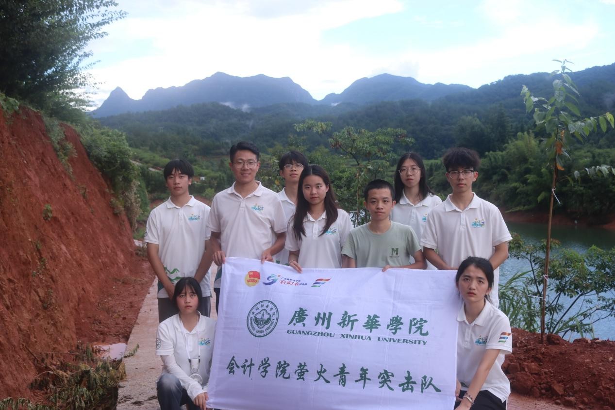 广州新华学院学子三下乡：认捐植青绿，青春共绘绿画卷