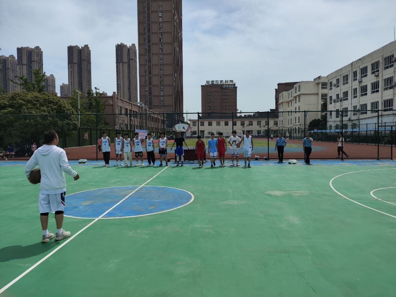 大学生志愿者与蒙城县特殊教育学校共谱友谊乐章——篮球赛圆满落幕