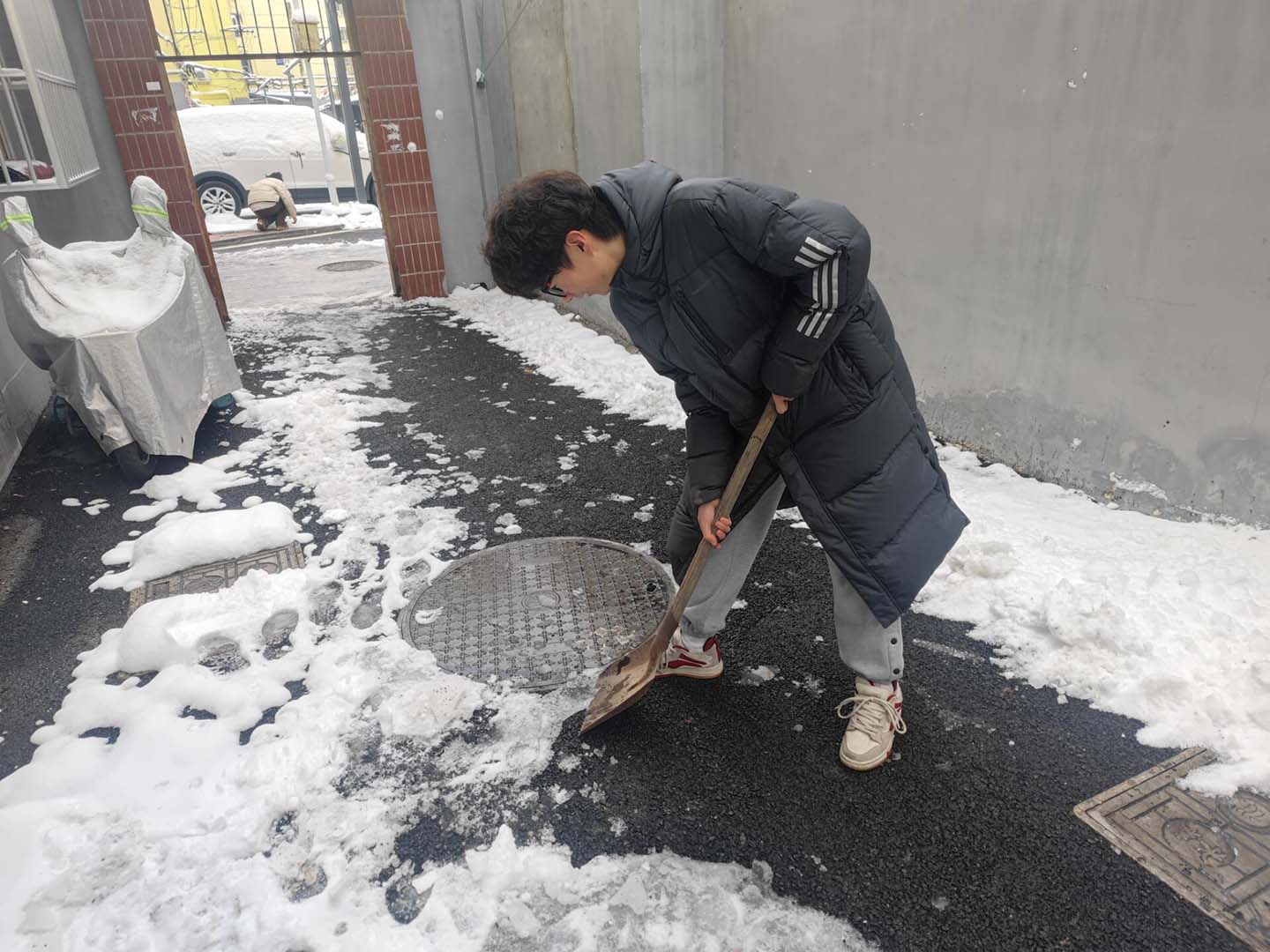 社区除雪保安全