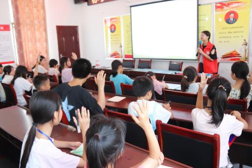 探索知识之光，激发实践之趣 ——湘潭大学“郴心向阳‘志’教调研团”支教特色课程顺利开展