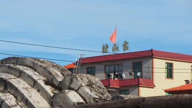 广东技术师范大学杉行志愿服务队走进普宁市下架山镇古山村，以墙绘艺术助力乡村振兴