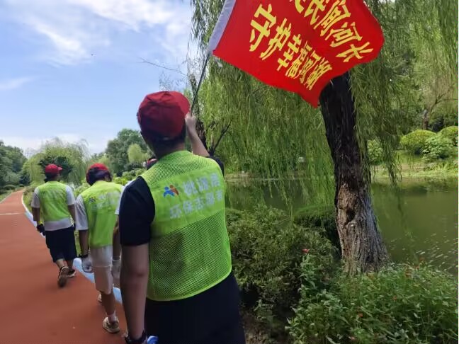 清洁河道，保护水资源人人有责