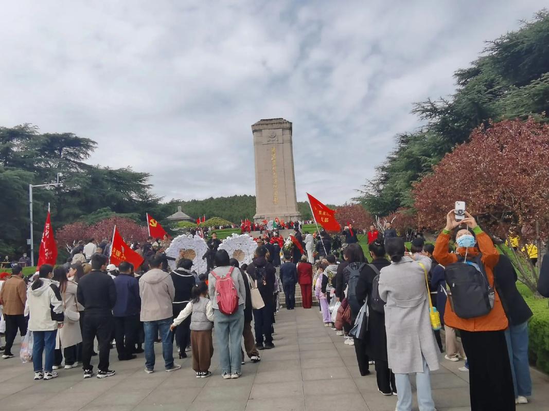 淮北师范大学三下乡：走进淮海战役烈士纪念塔园林