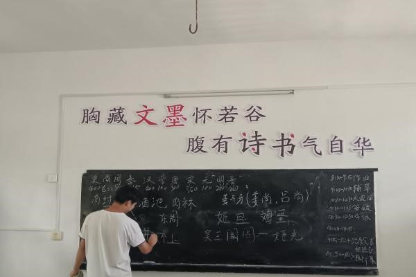 暑期社会实践：武昌理工学院“青春筑梦”通城志愿服务队在治全村开展特色趣味历史课