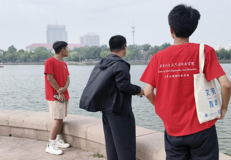 “青襟数维·共护黄河”实践团赴德州明月湖景区调研黄河流域水系水文情