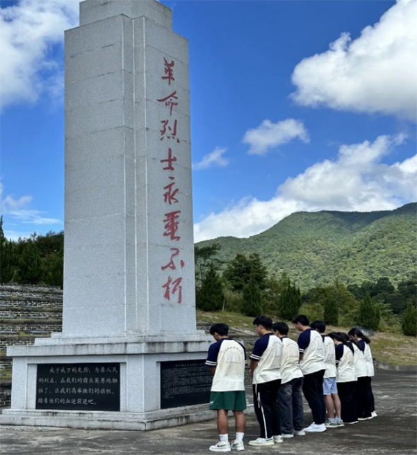 广师大学子乡村振兴行：青春力量注入南岭镇，共绘乡村新篇章