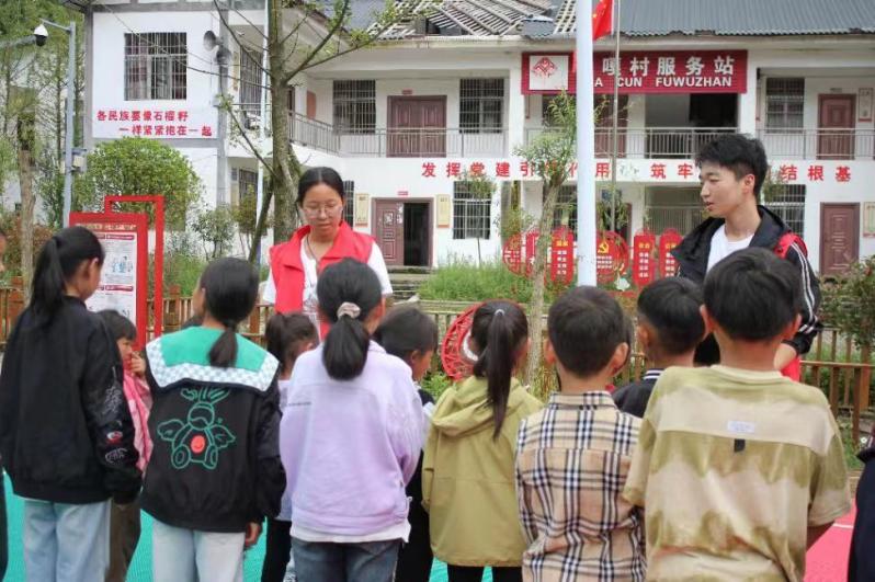 行走的思政课|长安大学赴贵州毕节“渭爱育梦赴黔川·携手啊嘎助振兴”暑期社会实践队——春风化雨，以“美”育人