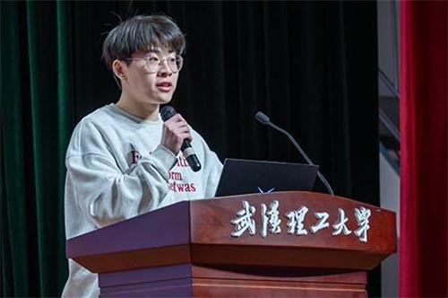 “齐聚听TA说，卓越学子倾语会”活动顺利开展