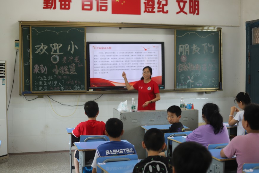 湖南学子三下乡：“弘扬特立精神，传承红色基因”红色文化宣讲