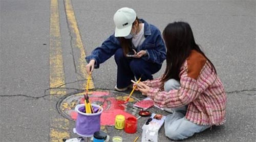 “文明校园增色彩 主题教育添活力”校园涂鸦活动