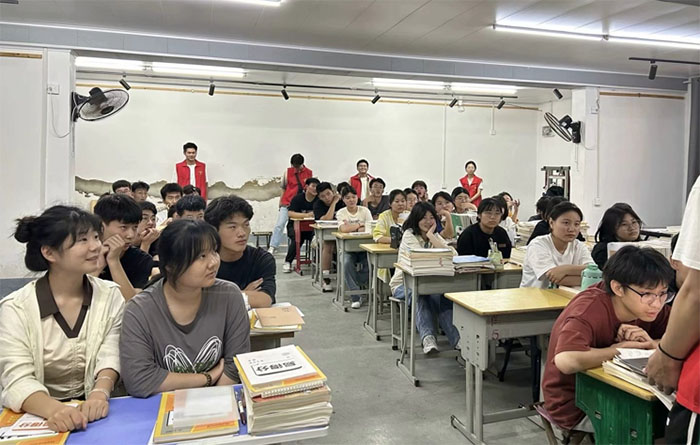 淮师大学子三下乡：编程织就梦想，科技创造未来