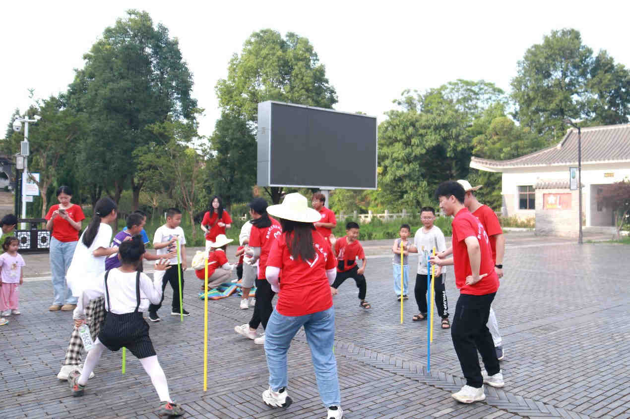 长江师范学院教师教育学院圆梦工程：温暖童心 守“未”成长