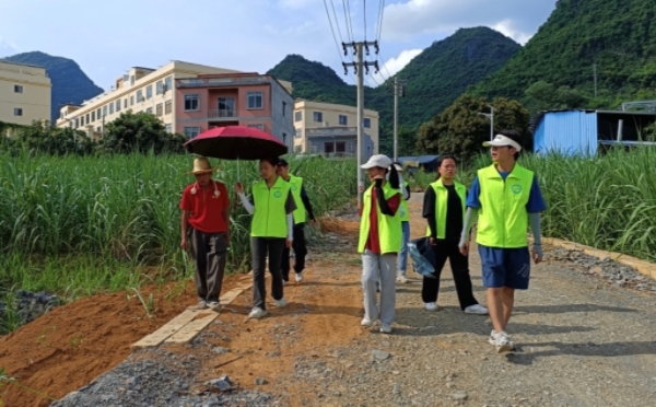 深入田间地头——广西民族大学赴崇左推普助兴志愿服务队开展暑期“三下乡”活动