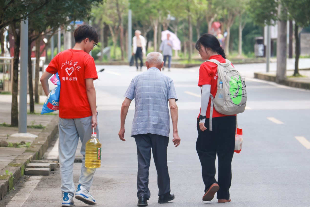 光荣在党50年：走访老党员，不忘来时路——长师教师教育学